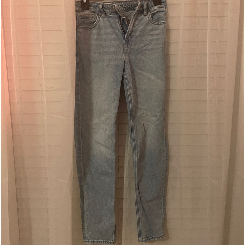 american eagle light blue mom jeans